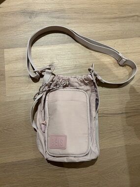 beis gym magnetic water bottle sling